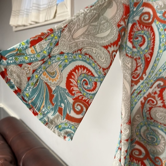 Super Cute, Crosby. 3/4 slitted BELL Sleeve Boho Multicolored blouse size S - Picture 5 of 7